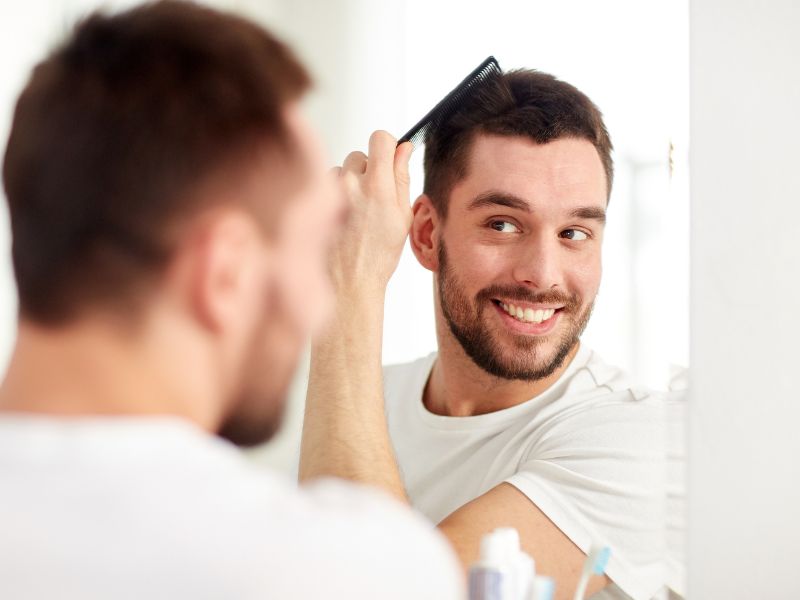 Chải tóc nam mỗi ngày có lợi cho tóc